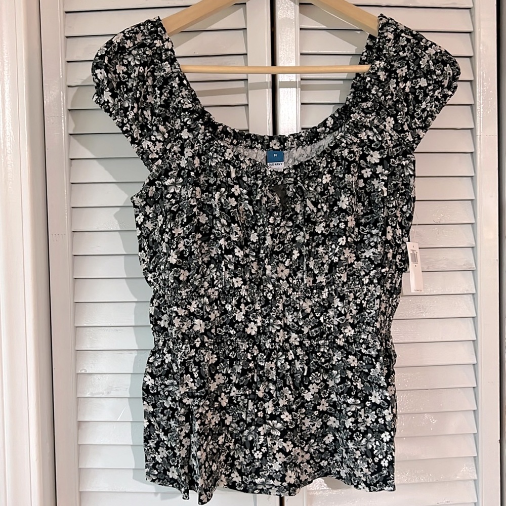 NWT Old Navy Women’s Medium Fitted Floral Print Tie Front and Cap-sleeve Top